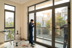 Lắp cửa nhôm kính cho nhà hướng Tây: Cách giảm nóng và tiết kiệm điện điều hòa